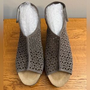 Bio-Gold Women's Leather Wedge Sandals Size 9.5 Gray